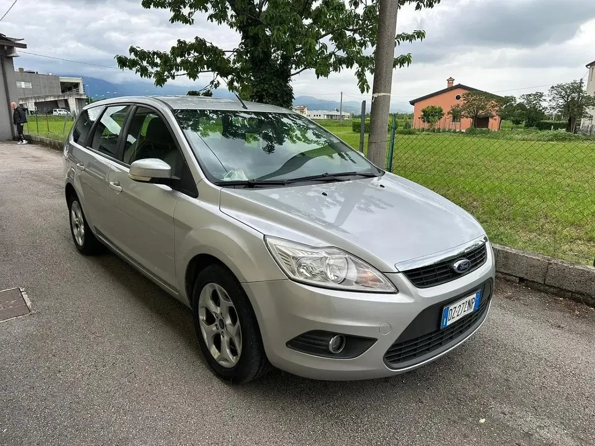 Usata Ford Focus 145 CV (106 kW) 2009 Argento Berlina