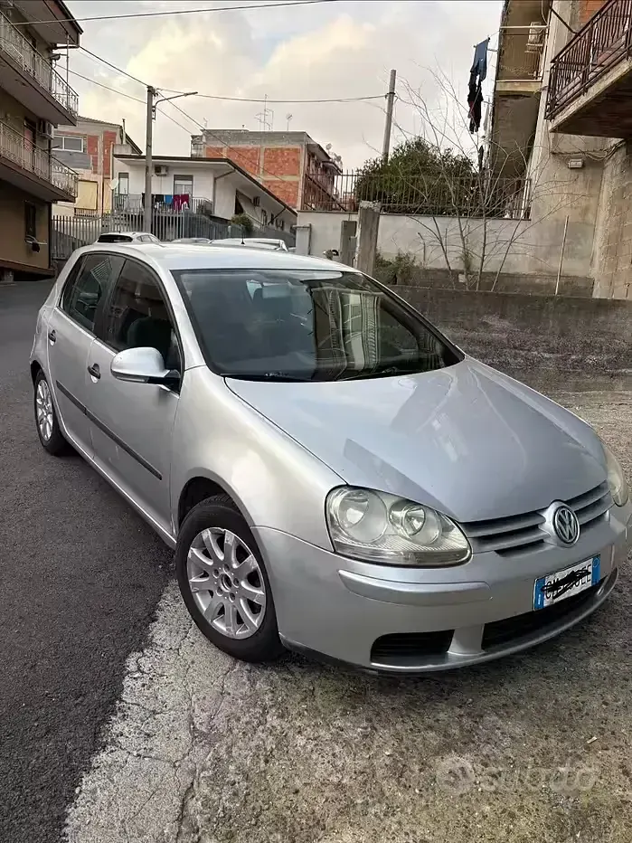 Usata VW Golf V 105 CV (77 kW) 2004 Grigio Utilitaria