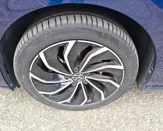 Usata VW Golf VIII Life 131 CV (96 kW) 2022 Blu Berlina