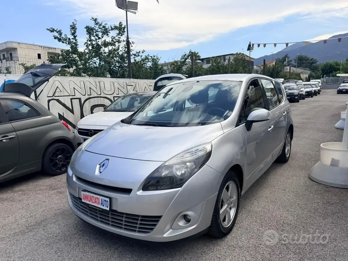 Usata Renault Scenic E-Tech 110 CV (80 kW) 2011 Bianco Monovolume