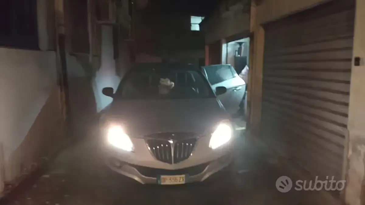 Usata Lancia Delta 150 CV (110 kW) 2008 Grigio Utilitaria