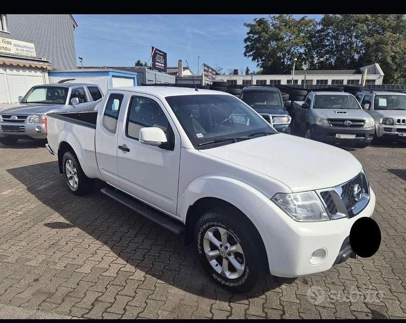 Second-hand Nissan Navara 190 CP (139 kW) 2015 Alb Pickup
