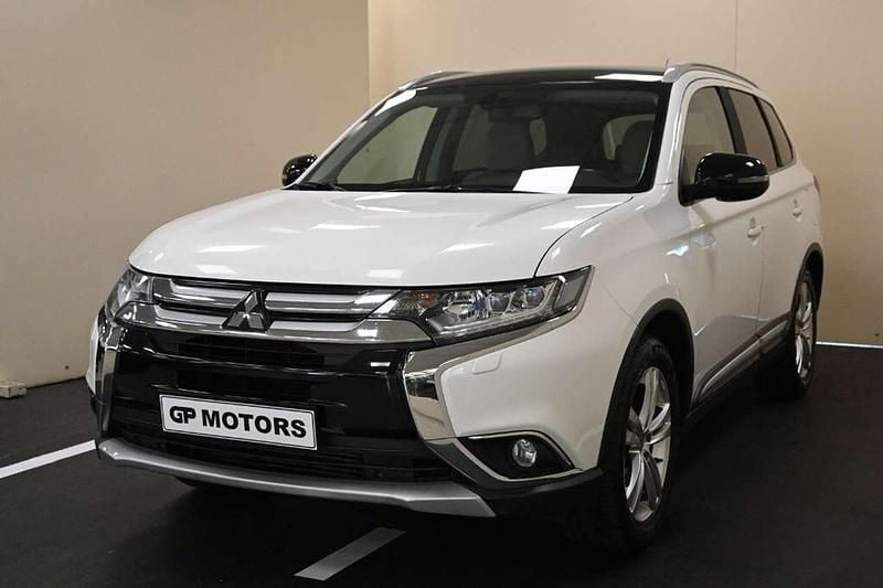 Usata Mitsubishi Outlander Instyle 150 CV (110 kW) 2016 Bianco SUV