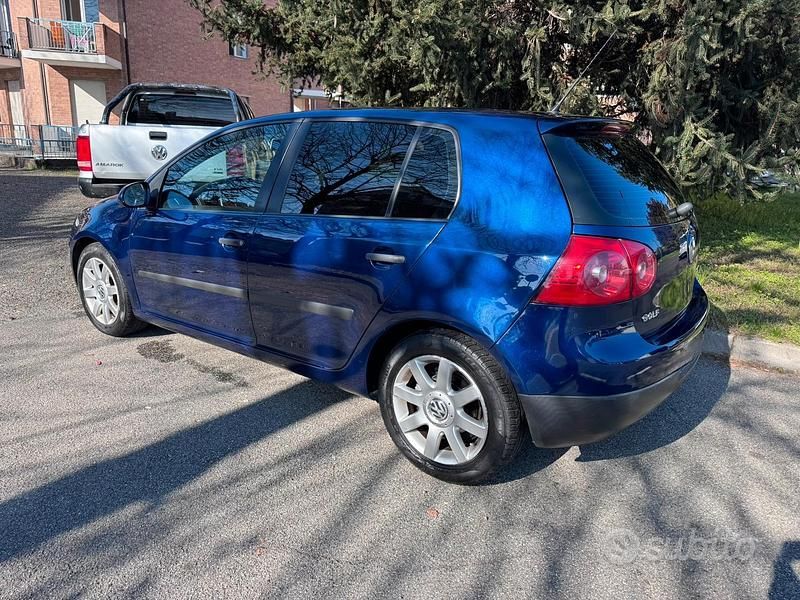 Usata VW Golf VI 105 CV (77 kW) 2008 Blu Utilitaria