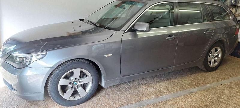 Begagnad BMW 523 190 HK (139 kW) 2007 Grå Kombi
