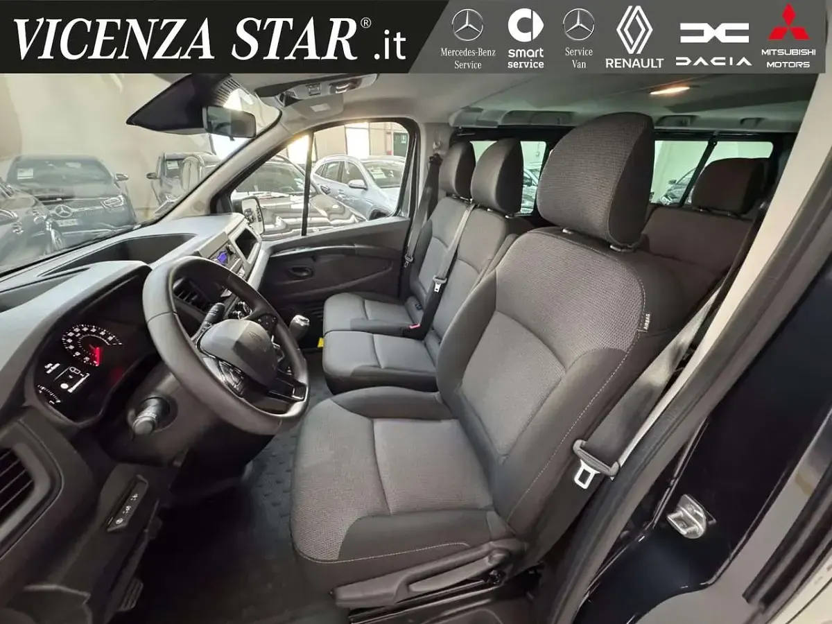 Usata Renault Trafic 150 CV (110 kW) 2024 Grigio Monovolume