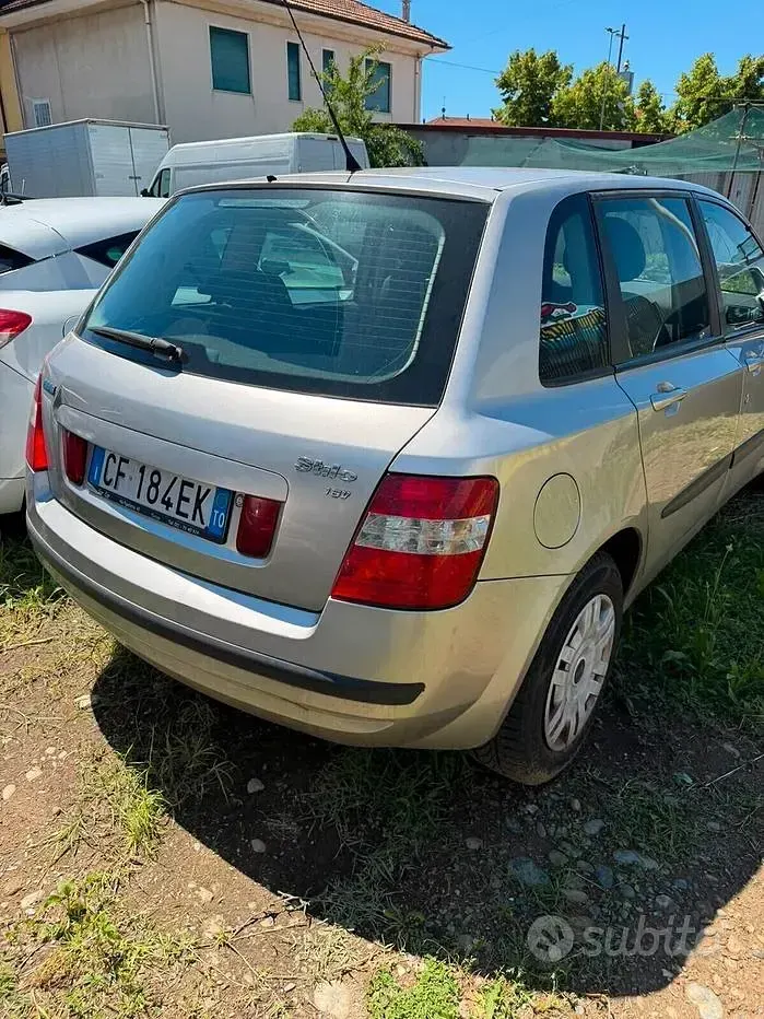 Usata Fiat Stilo Dynamic 103 CV (75 kW) 2003 Grigio Berlina