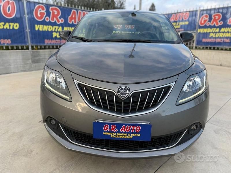 Usata Lancia Ypsilon Gold 70 CV (51 kW) 2022 Grigio Utilitaria