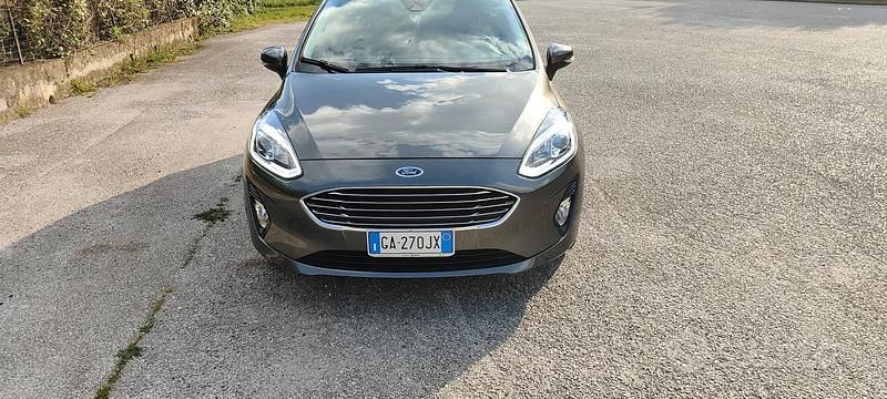 Usata Ford Fiesta Titanium 85 CV (62 kW) 2020 Grigio Utilitaria