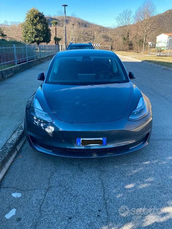 Usata 2022 Tesla Model 3 Berlina | 27.500 € (Buon prezzo) - Immagine 1/4