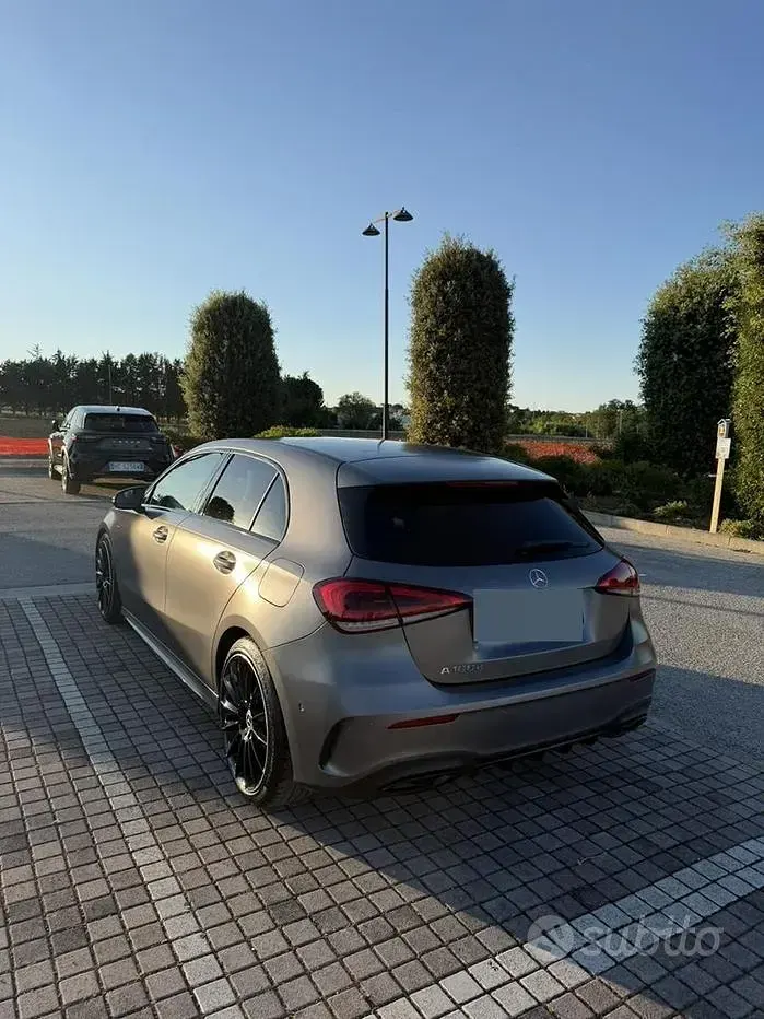Usata Mercedes 180 Premium 116 CV (85 kW) 2021 Grigio Berlina