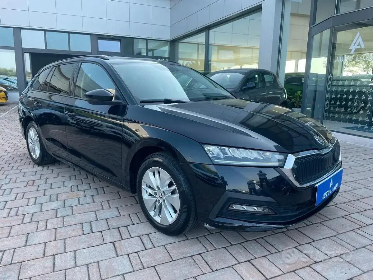 Usata Skoda Octavia Executive 150 CV (110 kW) 2022 Nero Station wagon