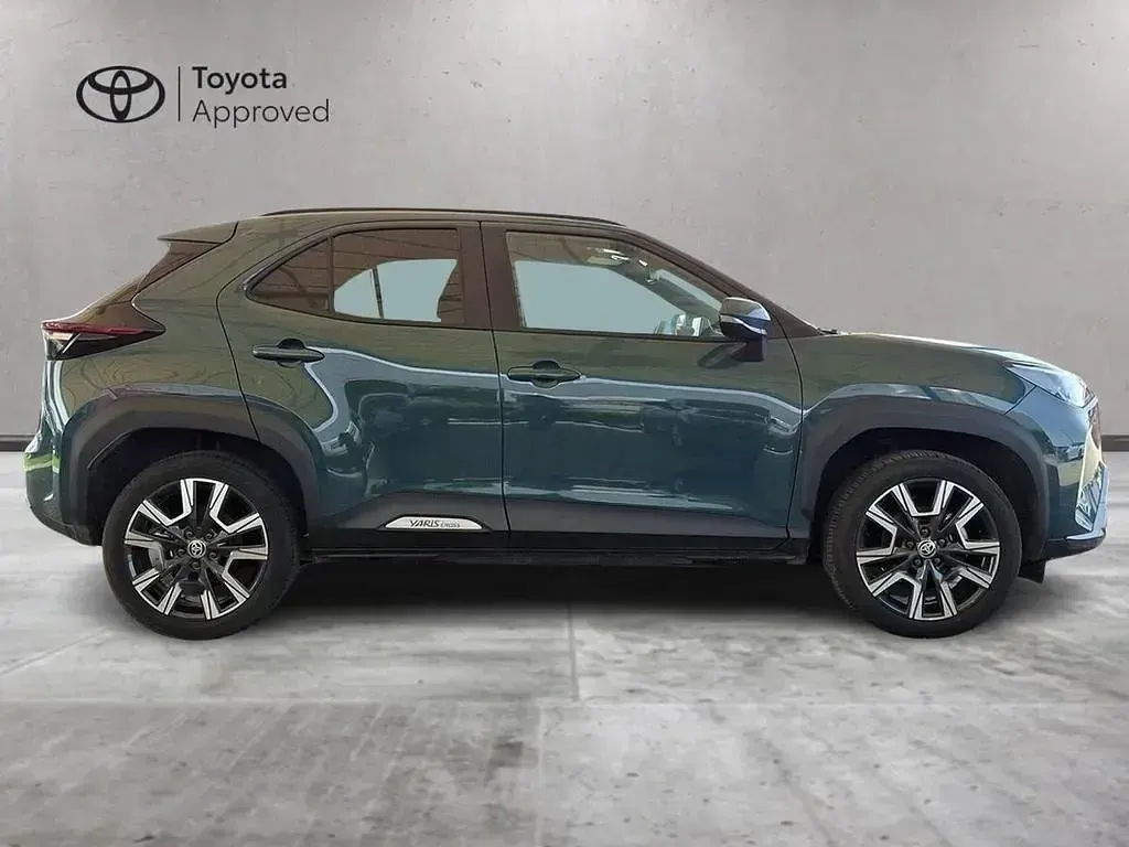 Usata Toyota Yaris Cross Lounge 130 CV (95 kW) 2025 Verde SUV