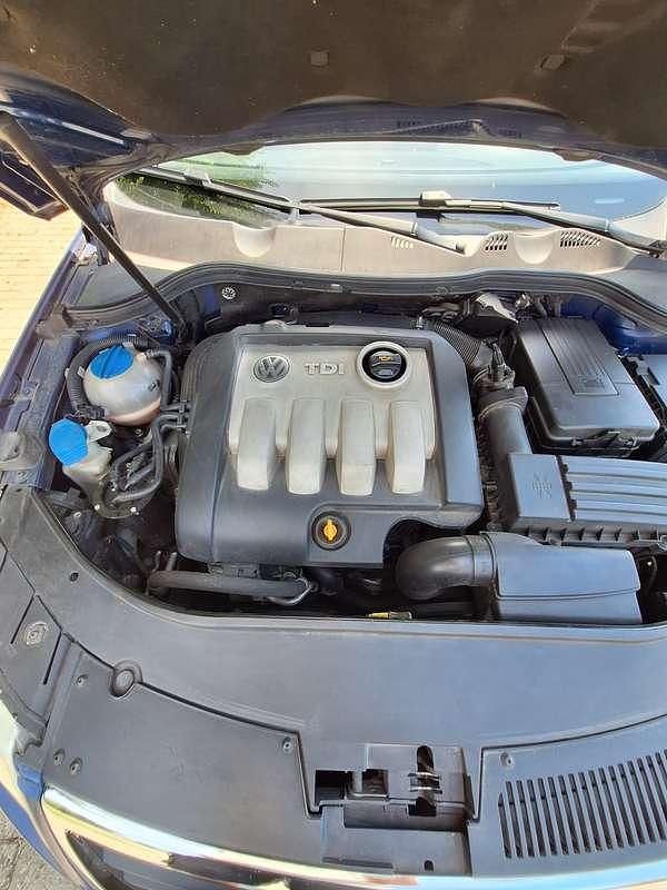 Usata VW Passat Comfortline 105 CV (77 kW) 2005 Blu/azzurro Station wagon