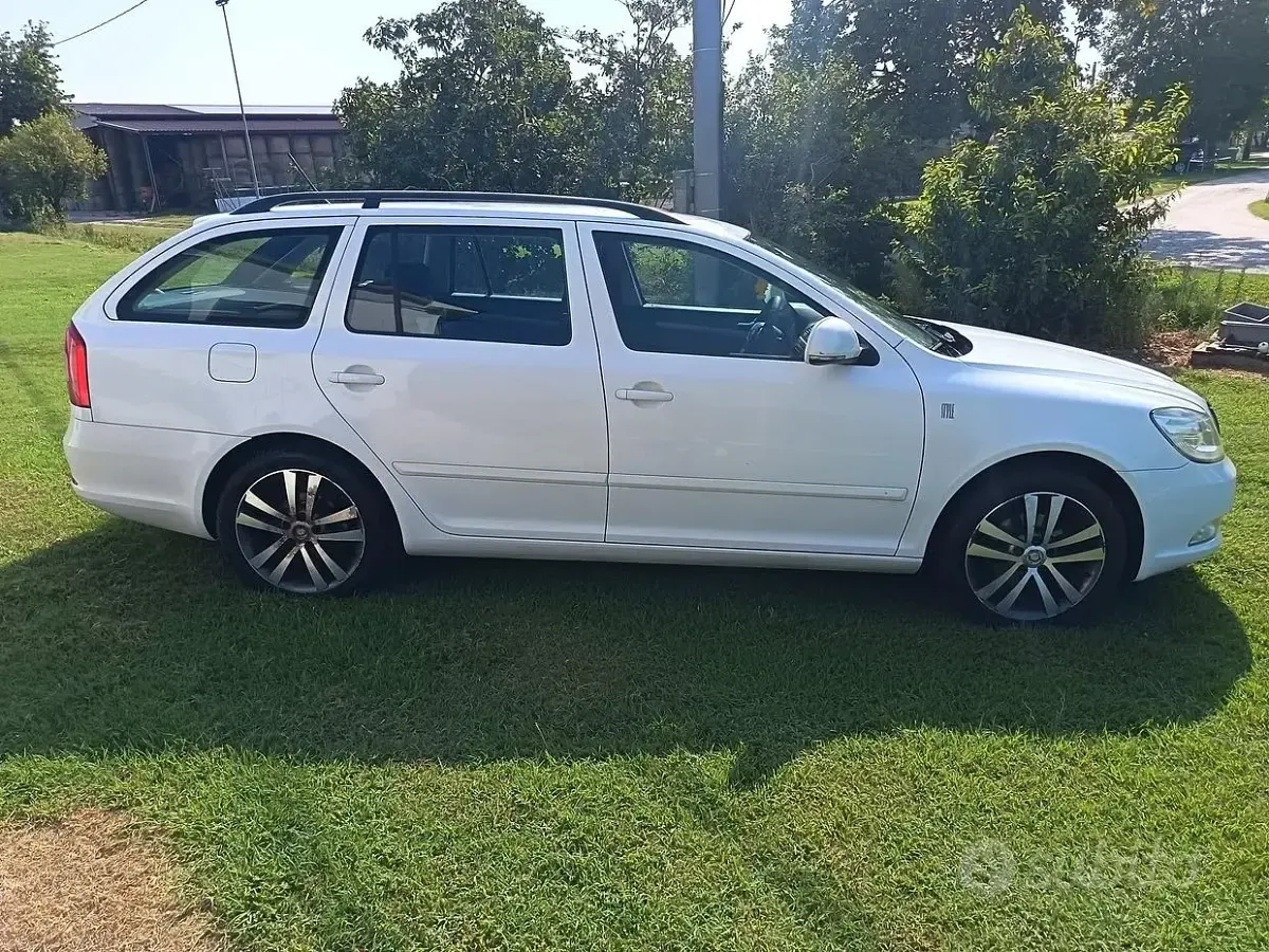 Usata Skoda Octavia 105 CV (77 kW) 2012 Bianco Station wagon