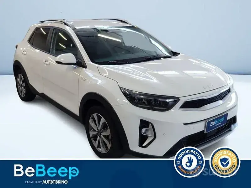 Usata Kia Stonic Style 84 CV (61 kW) 2024 Bianco pastello SUV