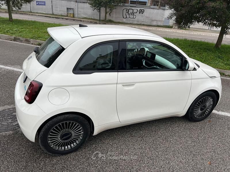 Usata Fiat 500e Passion 42 kW (58 CV) 2021 Bianco Berlina