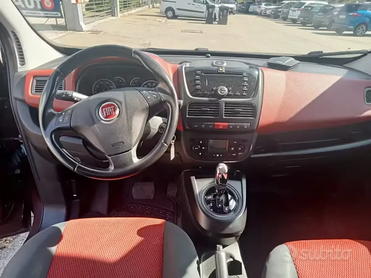Usata Fiat Doblò 95 CV (69 kW) 2011 Rosso Monovolume