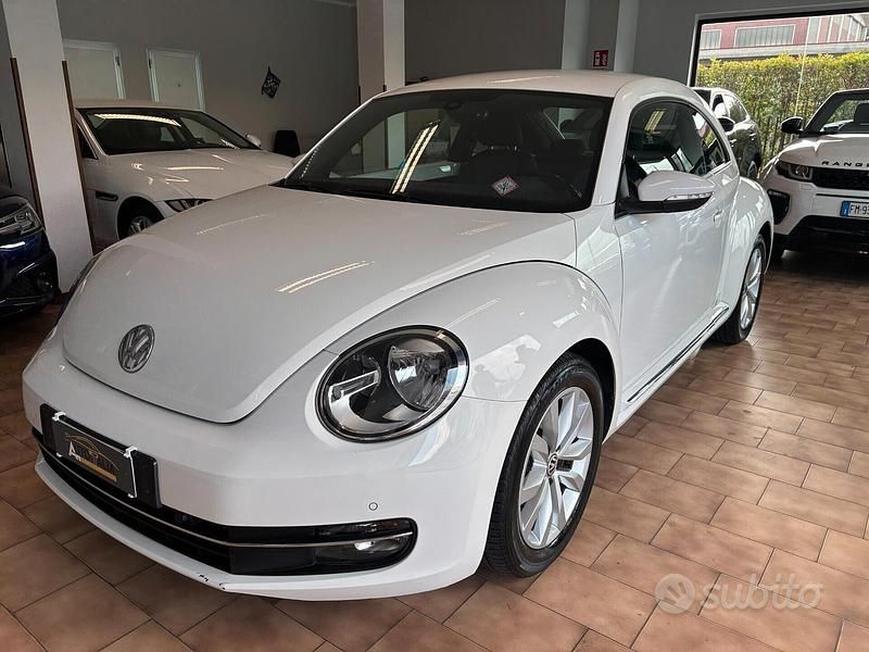 Bianco Usata 2013 VW Maggiolino Design Tre volumi | 9900 € (Ottimo prezzo) - Immagine 1/4
