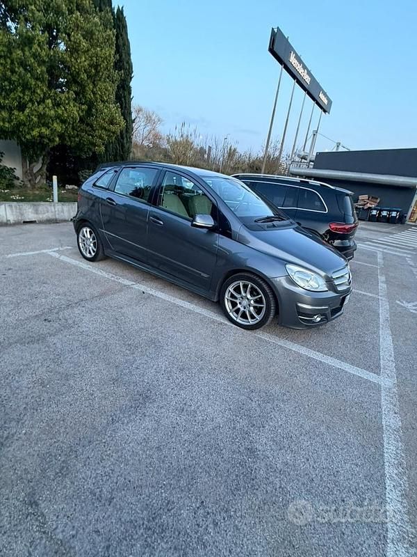 Usata Mercedes B200 2008 Grigio Monovolume