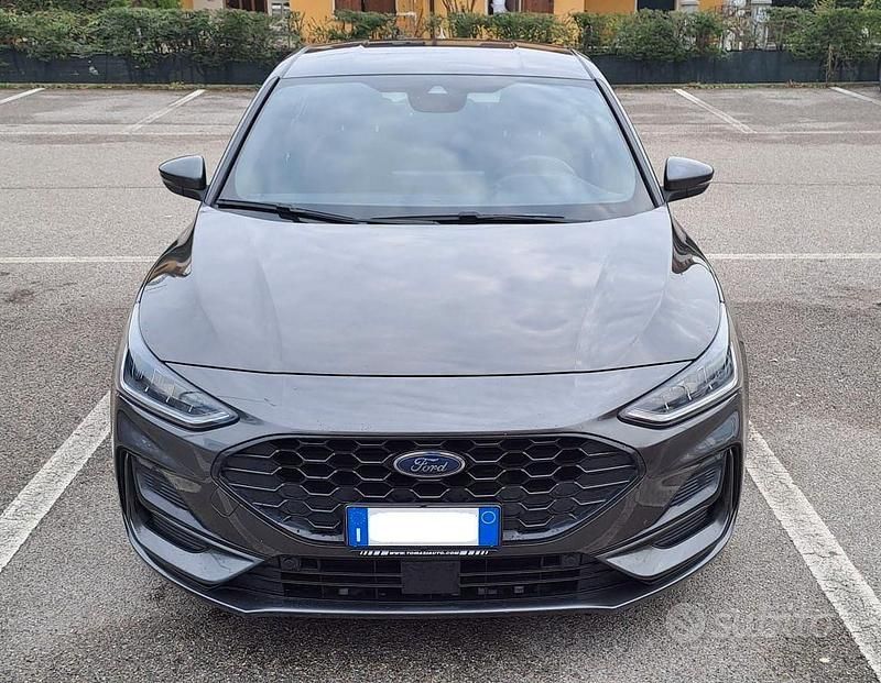 Usata Ford Focus ST-Line 120 CV (88 kW) 2022 Grigio Berlina