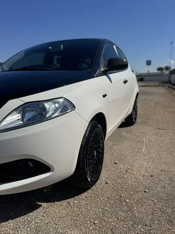Usata Lancia Ypsilon 80 CV (58 kW) 2015 Utilitaria