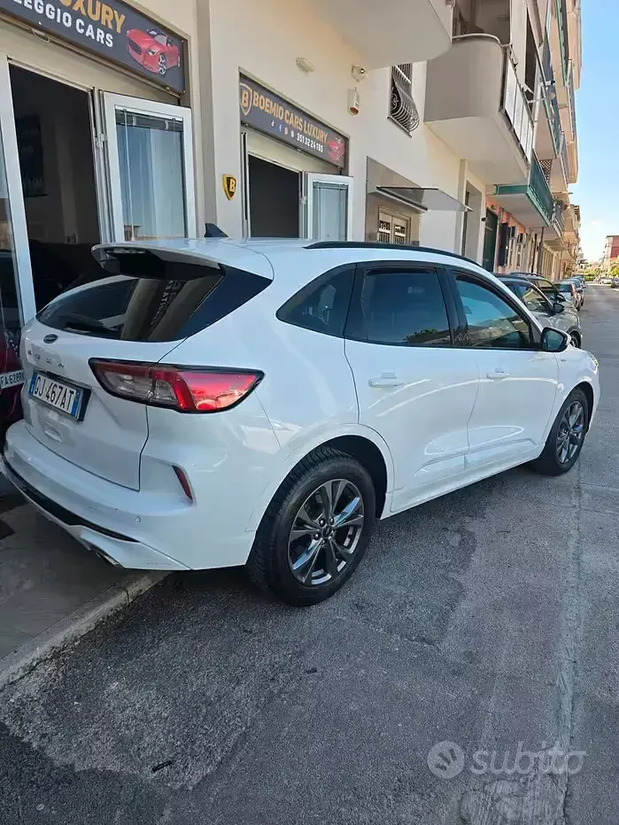 Usata Ford Kuga ST-Line X 120 CV (88 kW) 2022 Bianco SUV