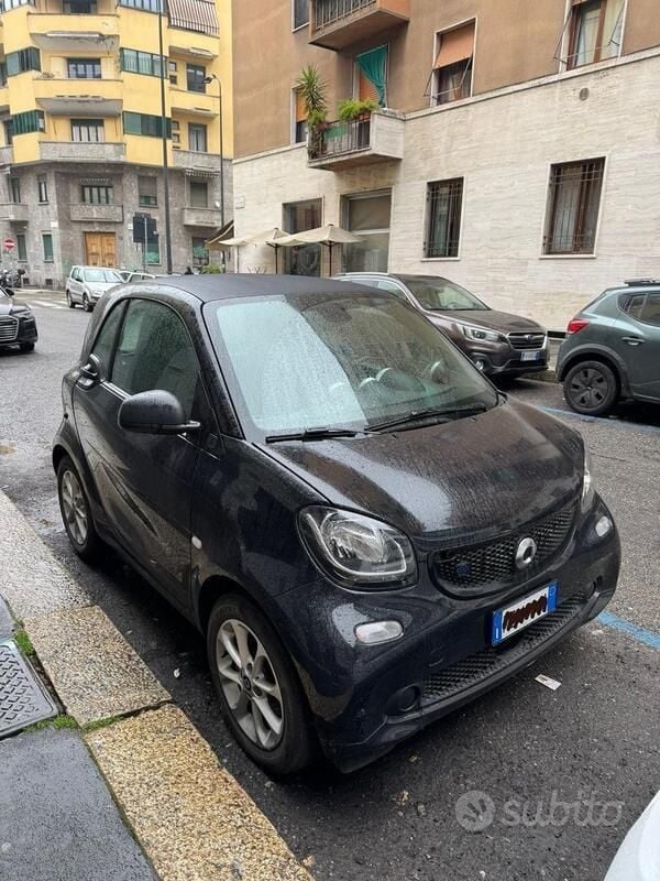 Usata Smart ForTwo Electric Drive 41 kW (56 CV) 2019 Nero Utilitaria