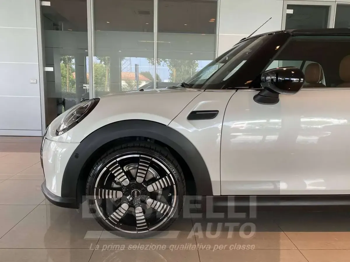 Usata Mini Cooper Cabriolet Premium Plus 136 CV (100 kW) 2023 Nanuq white Cabrio