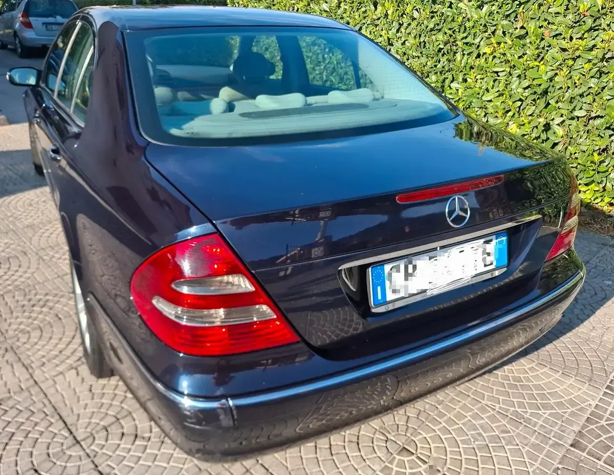 Usata Mercedes E220 Elegance 125 CV (91 kW) 2001 Berlina
