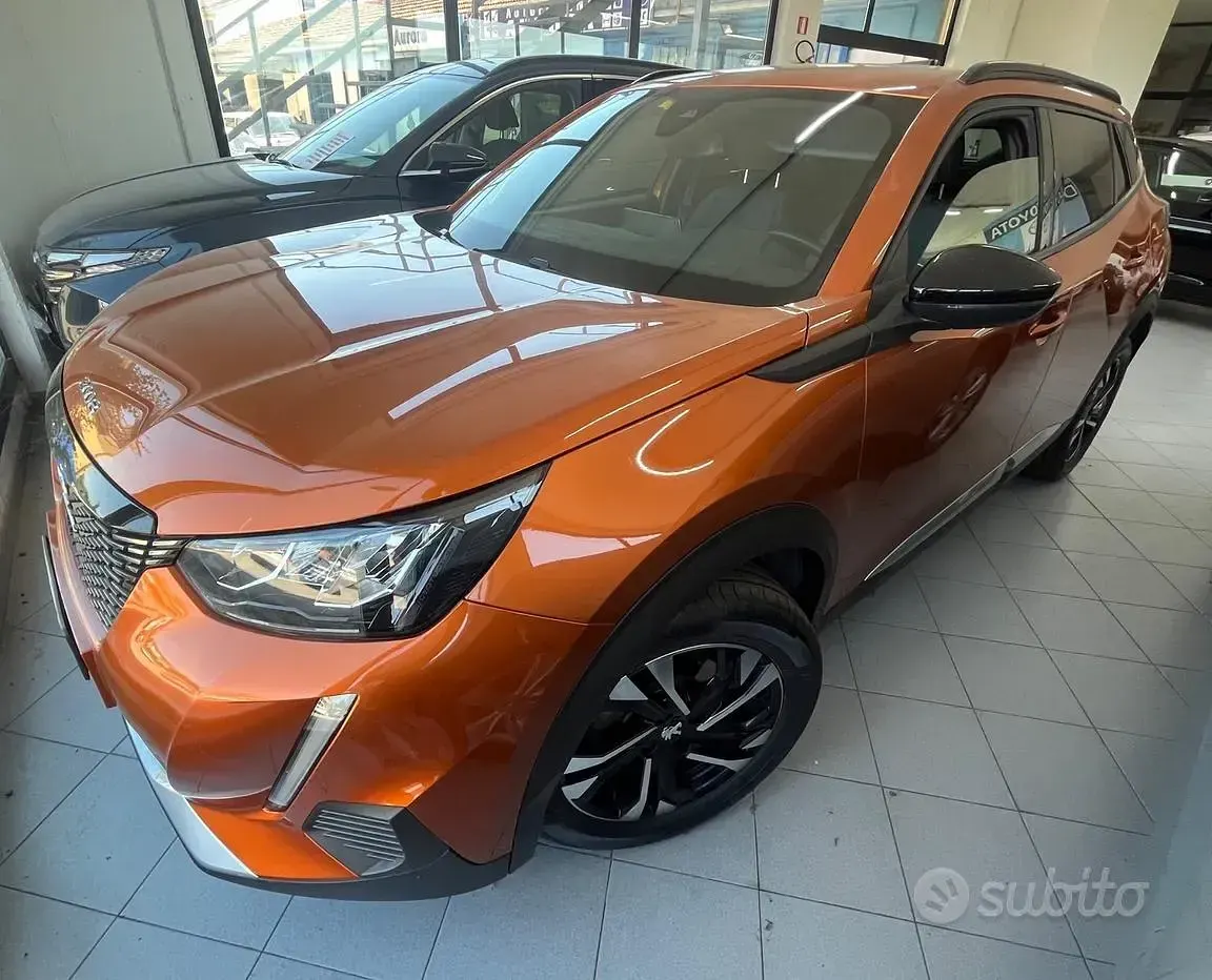 Usata Peugeot 2008 Allure 131 CV (96 kW) 2022 Marrone SUV