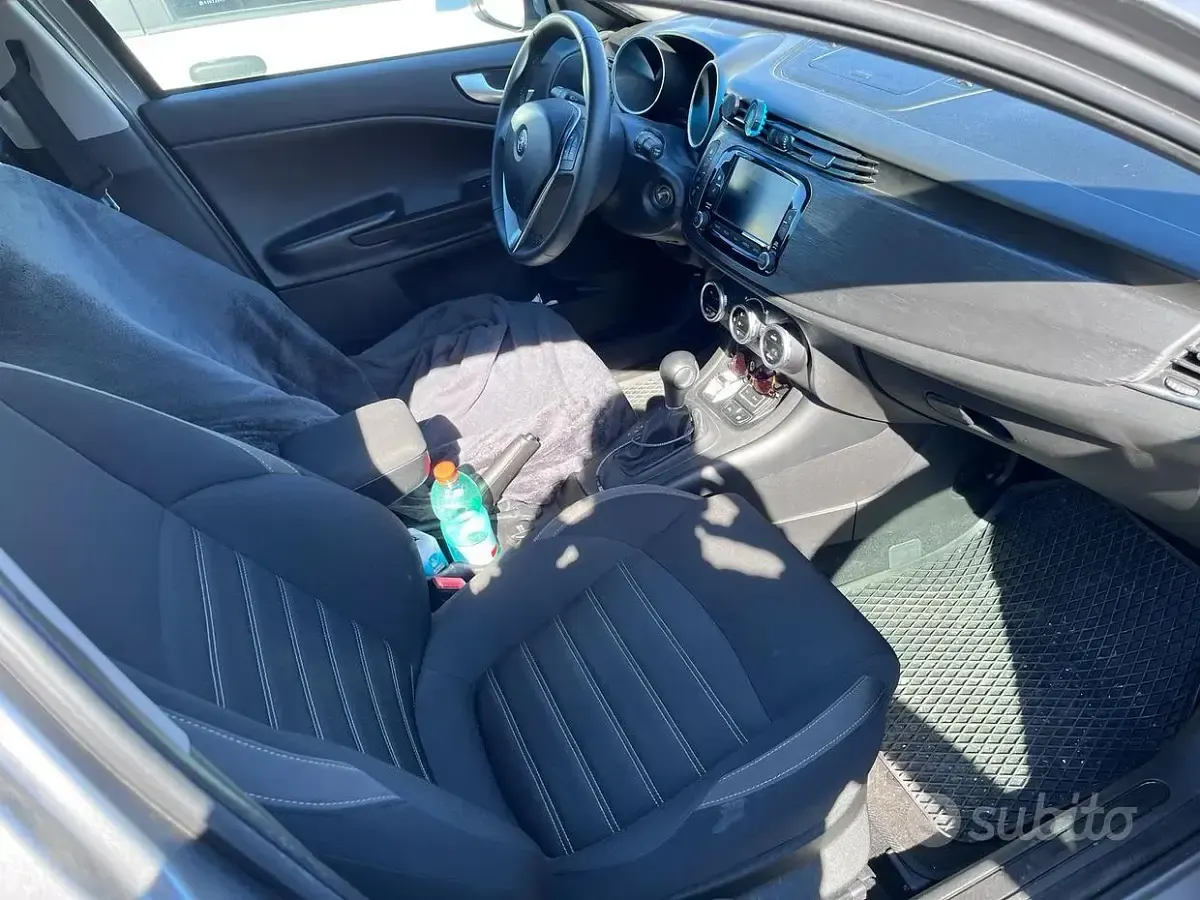 Usata Alfa Romeo Giulietta 120 CV (88 kW) 2019 Grigio Utilitaria