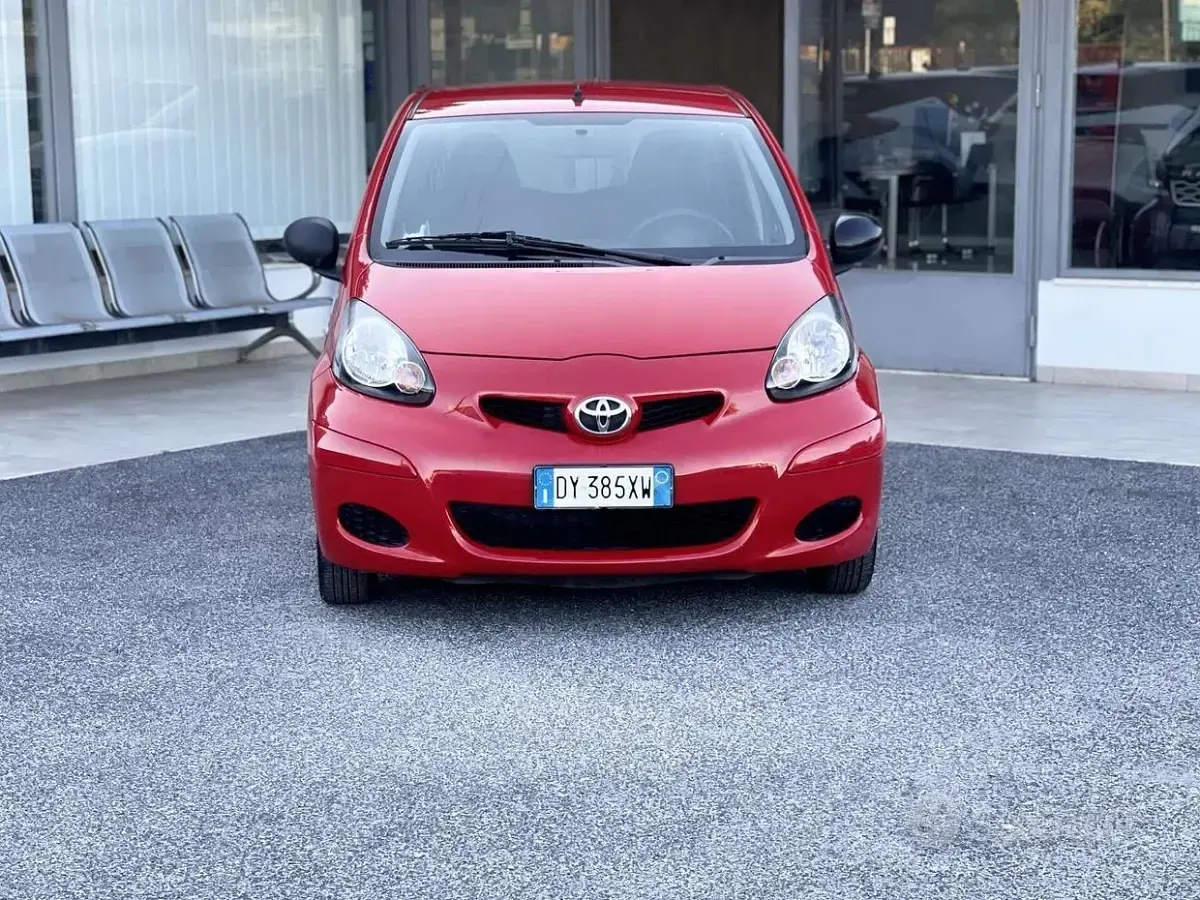 Usata Toyota Aygo 68 CV (50 kW) 2009 Rosso Utilitaria