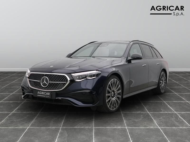 Blu Nuova 2025 Mercedes E220 AMG Line Premium Station wagon | 78.700 € (Cara) - Immagine 1/4