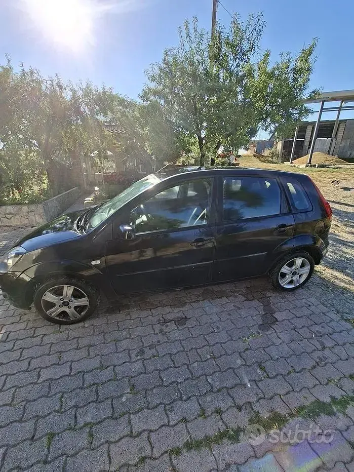 Usata Ford Fiesta 69 CV (50 kW) 2008 Nero Utilitaria