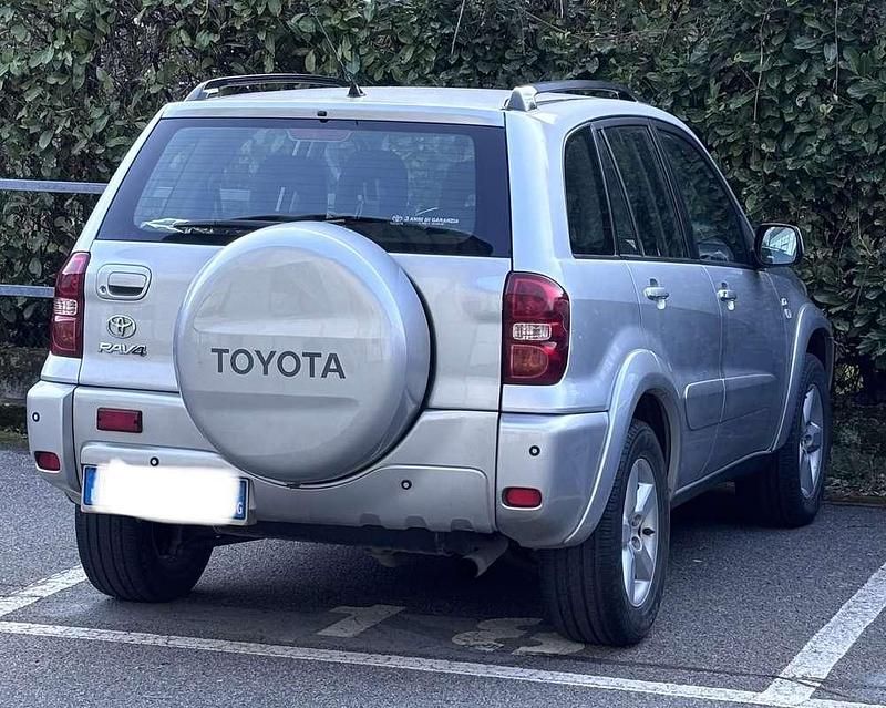 Usata Toyota RAV4 116 CV (85 kW) 2005 SUV