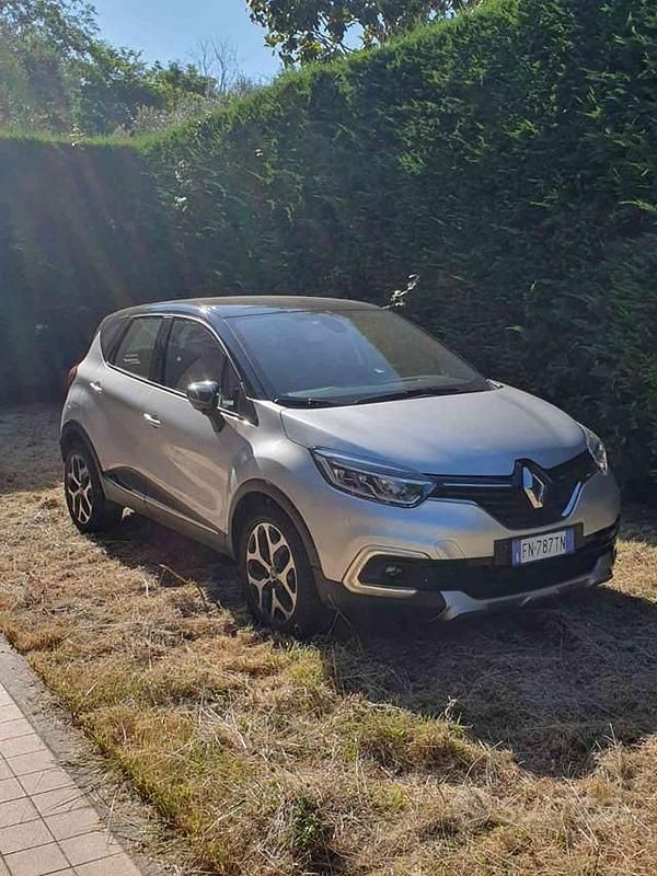 Argento Usata 2018 Renault Captur Bose Edition SUV | 10.750 € (Buon prezzo) - Immagine 1/4