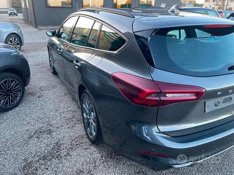 Usata Ford Focus ST-Line 125 CV (91 kW) 2023 Grigio Station wagon