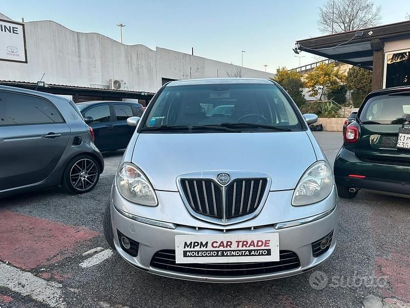 Usata Lancia Musa 95 CV (69 kW) 2008 Grigio Monovolume