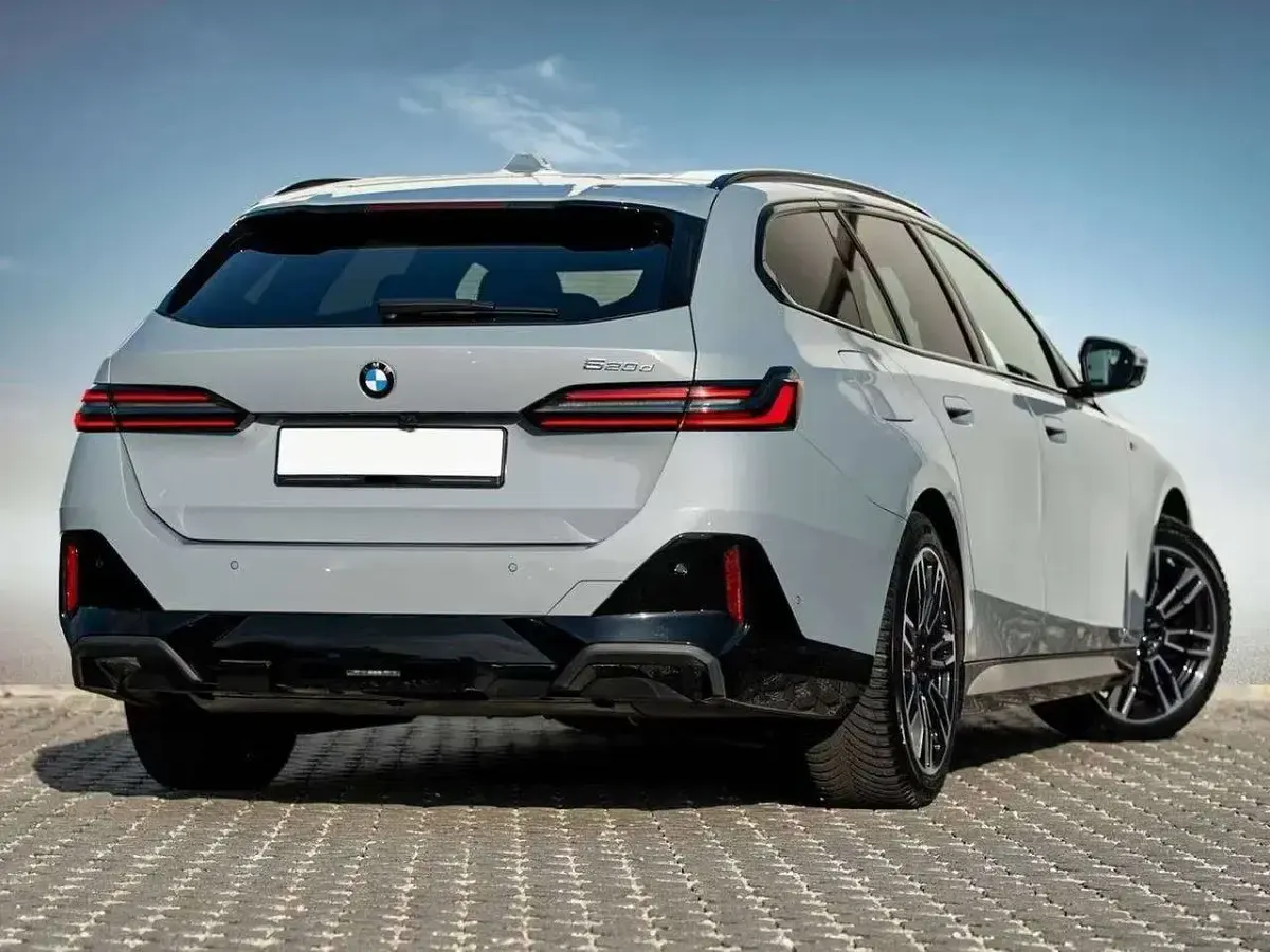 Usata BMW 520 M Sport 197 CV (144 kW) 2025 Grigio brooklyn m Station wagon