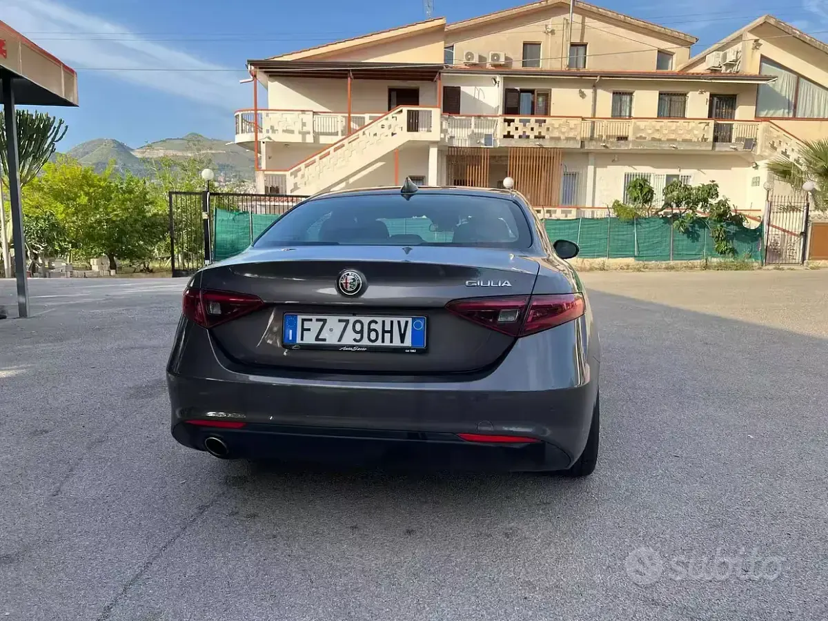 Usata Alfa Romeo Giulia Business 160 CV (117 kW) 2019 Grigio Berlina