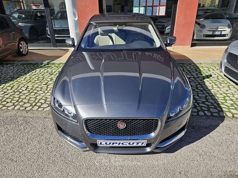 Usata Jaguar XF Prestige 179 CV (131 kW) 2015 Grigio scuro Berlina