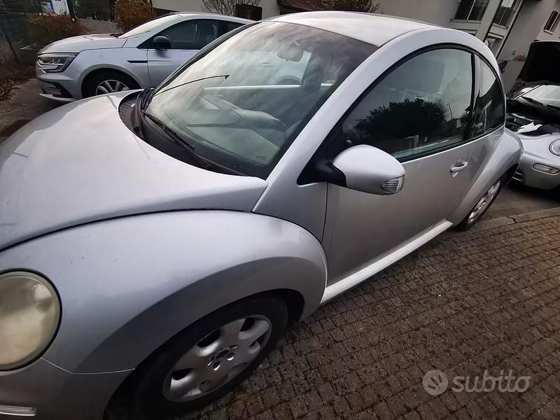 Usata VW New Beetle 105 CV (77 kW) 2010 Grigio Utilitaria