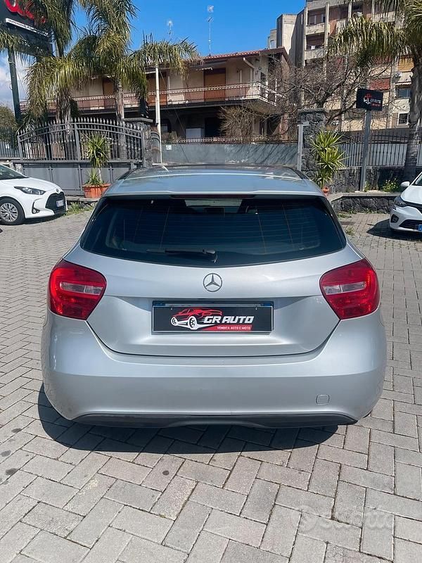 Usata Mercedes A180 Premium 108 CV (79 kW) 2014 Grigio Berlina
