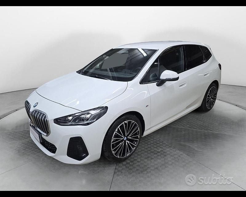 Usata BMW 218 Active Tourer Comfort Edition 150 CV (110 kW) 2024 Alpinweiss iii pastello Monovolume