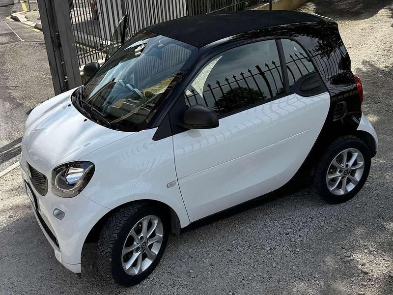 Usata Smart ForTwo Coupé 71 CV (52 kW) 2018 Bianco Utilitaria