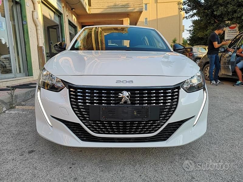 Usata Peugeot 208 Active 101 CV (74 kW) 2023 Bianco Utilitaria