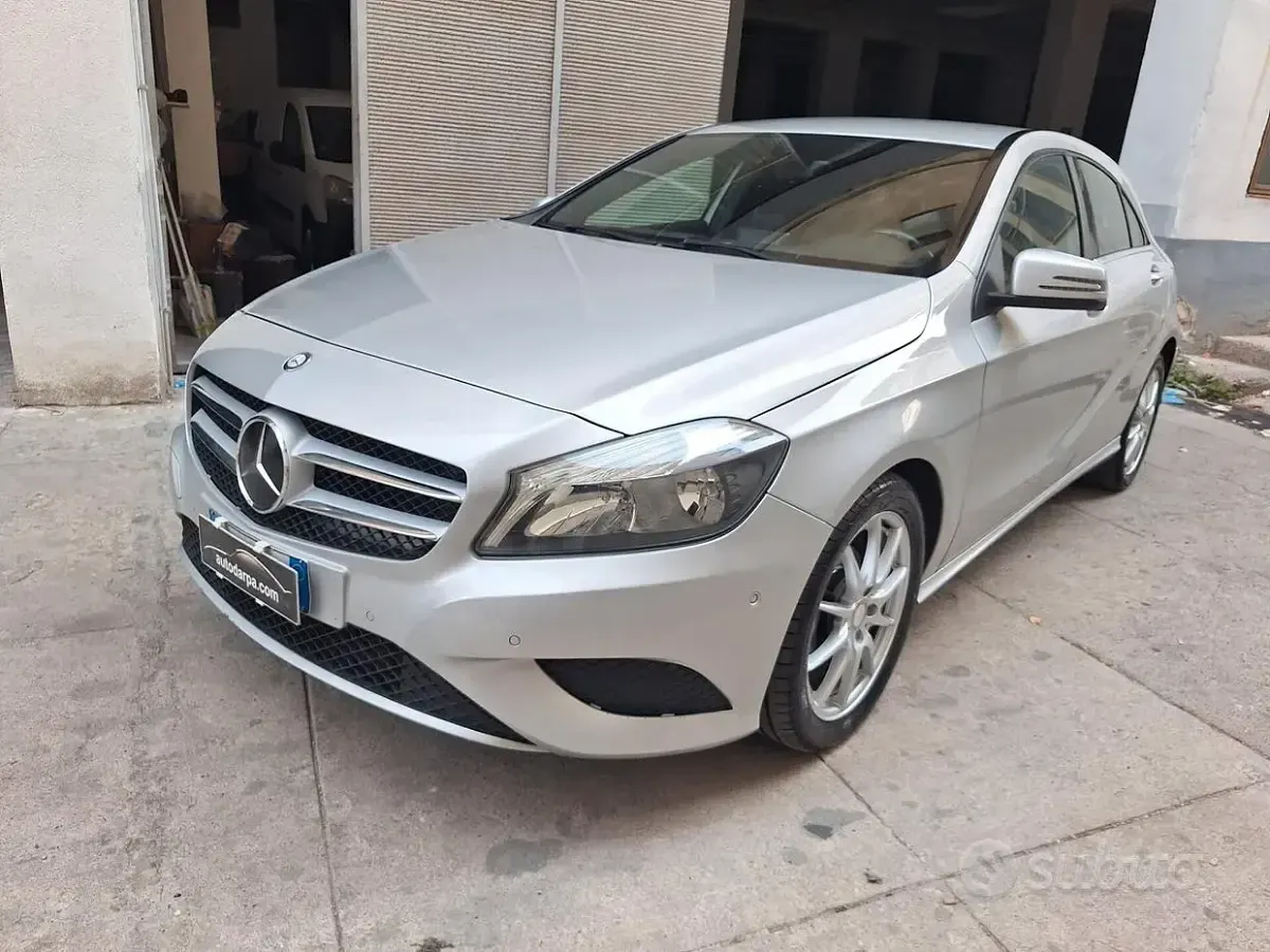 Usata Mercedes A180 109 CV (80 kW) 2013 Grigio Utilitaria