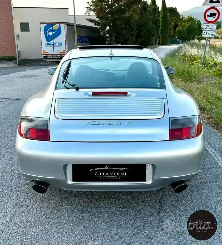 Usata Porsche 911 Carrera 4 300 CV (220 kW) 1999 Grigio Coupé