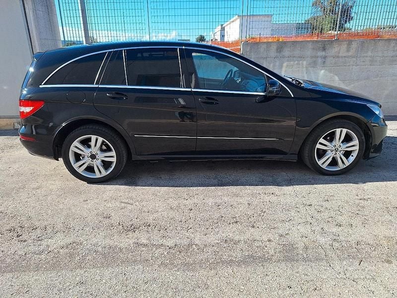 Usata Mercedes R350 265 CV (194 kW) 2012 Nero Monovolume